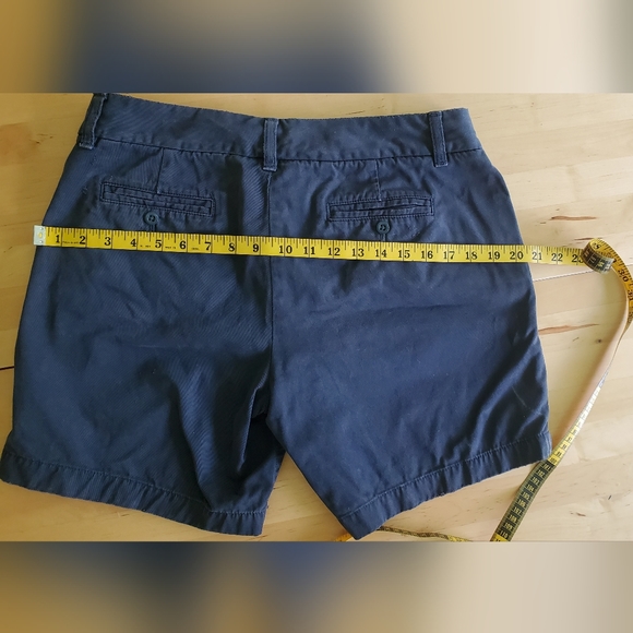 J Crew womens Boyfriend shorts, broken in - Picture 2 of 14